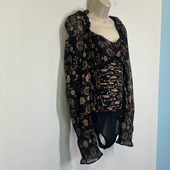 Free People - NWT Brunch Date  Floral Black Combo Ruffle Bodysuit Size Large - Picture 5 of 14